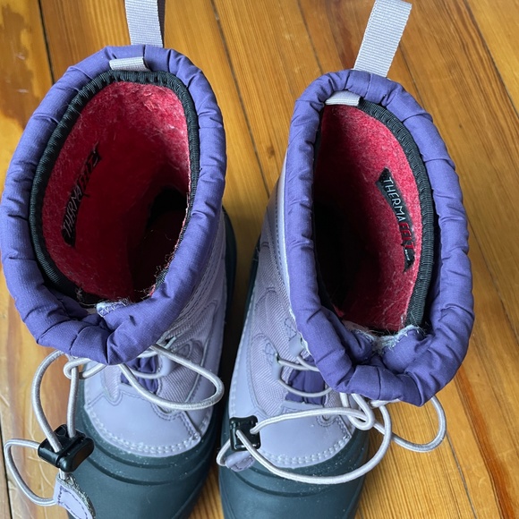 Women's Waterproof North Face Winter Snow Boots - Picture 2 of 4